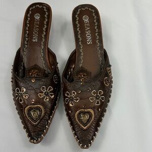 Vintage SEASONS Brown Leather Western Mules Pointed Toe Embroidered Heart Y2K 10
